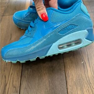 Nike Air Max Vibrant Blue Sneakers
